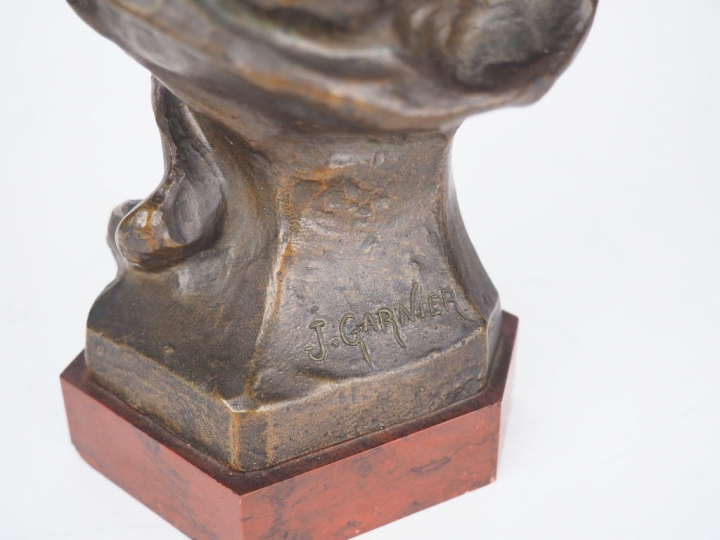 J. GARNIER. "Buste de jeune fille". Sujet en bronze à double patine, s