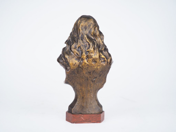J. GARNIER. "Buste de jeune fille". Sujet en bronze à double patine, s