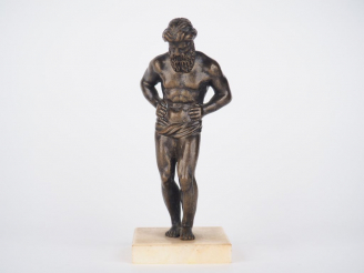 Vente aux enchères Petit sujet en bronze XIXème "Atlante", socle en marbre blanc. H. 11,3