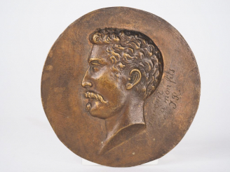 Vente aux enchères Jean ROMAGIEWICZ. "Souvenir à mon fils". Médaillon en bronze signé et 