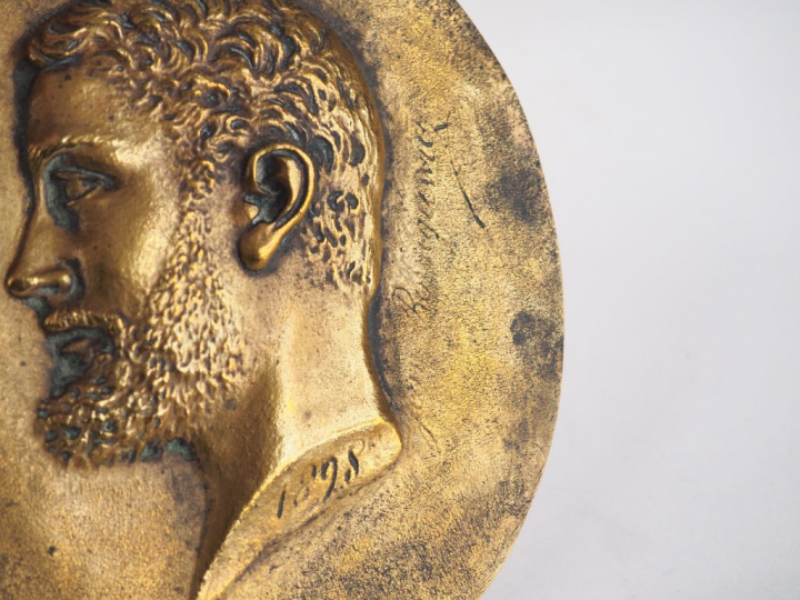 Jean ROMAGIEWICZ. "Homme de profil". Médaillon en bronze signé et daté
