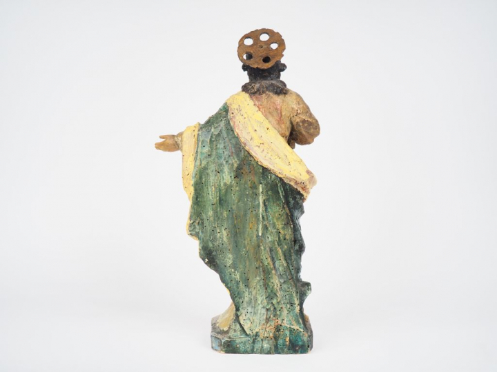 Sculpture XVIIIème en bois polychrome "Saint personnage". H. 43,5 cm. 