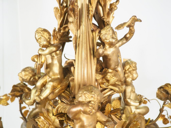 CAFFIERI (d'après). Exceptionnel lustre en bronze de style Louis XV d'