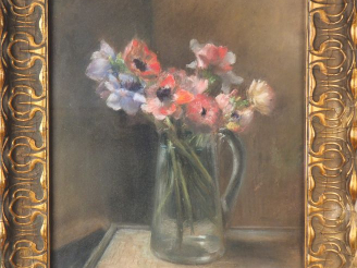 Vente aux enchères BRINDEAU. "Bouquet de fleurs dans une carafe". Pastel, signé en bas à 