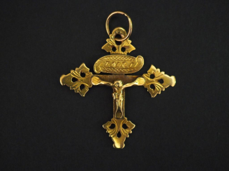Vente aux enchères Pendentif Napoléon III en forme de crucifix en or jaune, décor double 