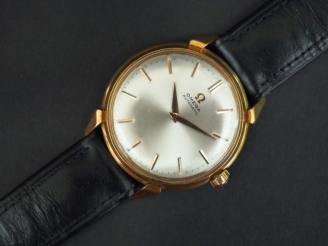 Vente aux enchères OMEGA, Automatic Montre bracelet d’homme, boitier en or jaune. Cadran 