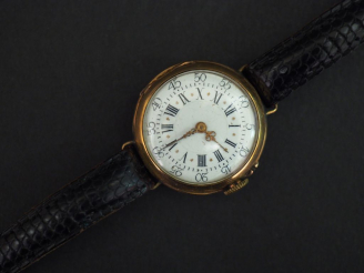 Vente aux enchères Montre bracelet, boitier en or jaune. Le revers, à décor de monogramme