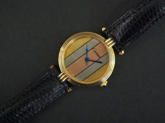 Vente aux enchères CARTIER, Vendôme Trinity. Montre bracelet de dame, boitier en or et ac