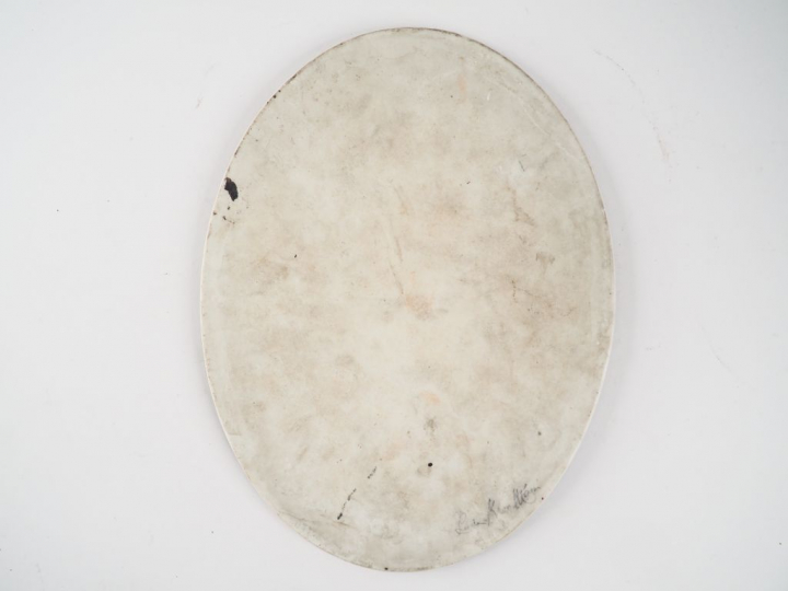 Plaque ovale XIXème en porcelaine à décor d'amours et d'un faune, sign
