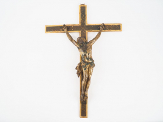 Vente aux enchères Grand crucifix en bronze XIXème  Dim. 58 x 40 cm. (croix postérieure)