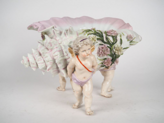 Vente aux enchères Grande jardinière fin XIXème en porcelaine polychrome de Saxe figurant