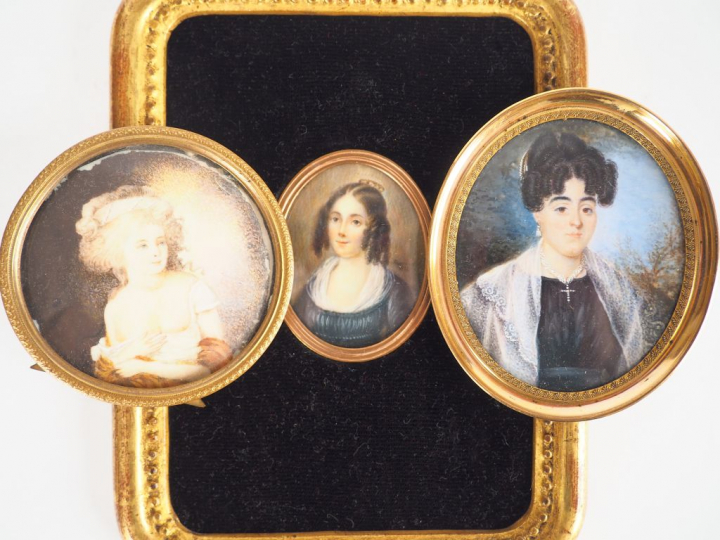 Miniature XIXème "portrait de jeune fille". Signée  Miniature XIXème "