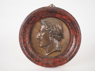 Vente aux enchères CHEVALIER. "portrait de G. Rossini" Plaque en bronze en tondo datée 18