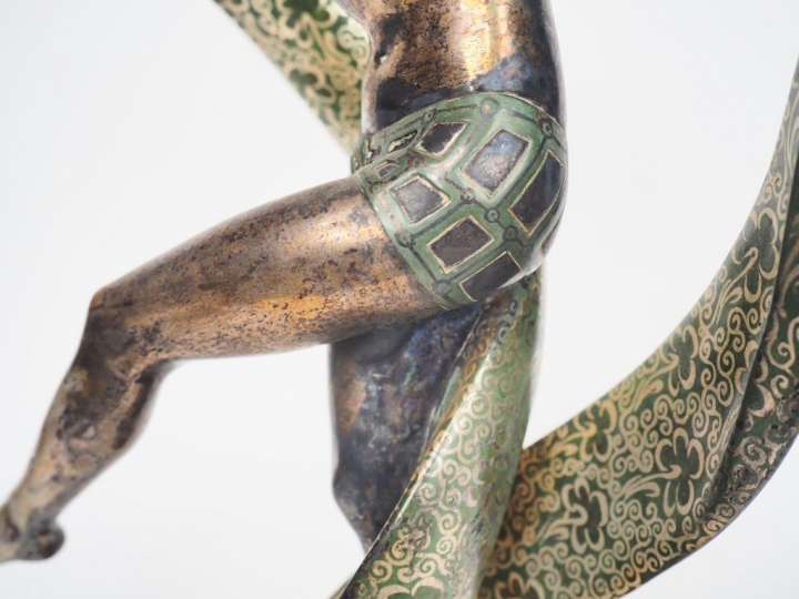 "Danseuse au foulard", sculpture Art Déco en bronze polychrome sur un 