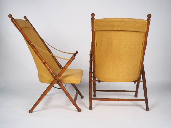 Paire de grands fauteuils pliants 1900 en bambou, garniture de tissu j