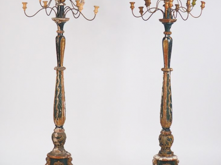 Paire de grands candélabres début XIXème de style Louis XIV en bois sc