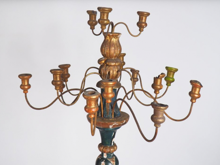 Paire de grands candélabres début XIXème de style Louis XIV en bois sc