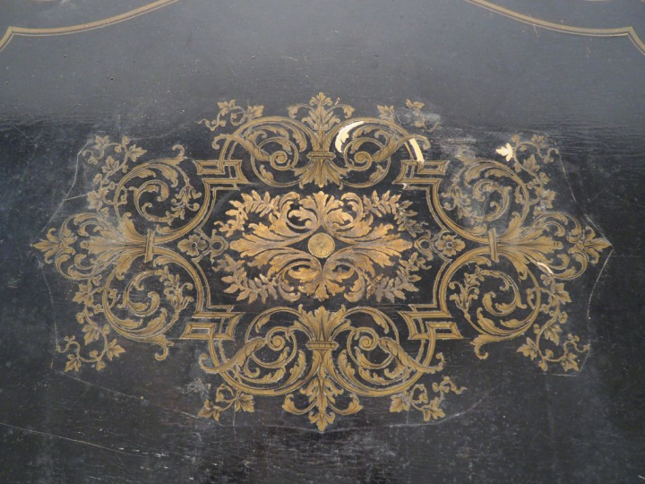 Table de milieu Napoléon III de style Louis XV en marqueterie boulle, 