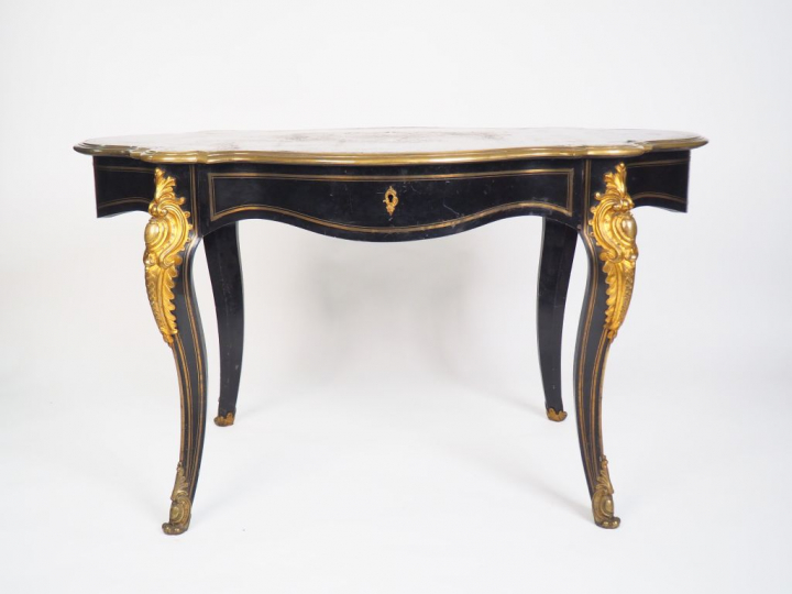 Table de milieu Napoléon III de style Louis XV en marqueterie boulle, 