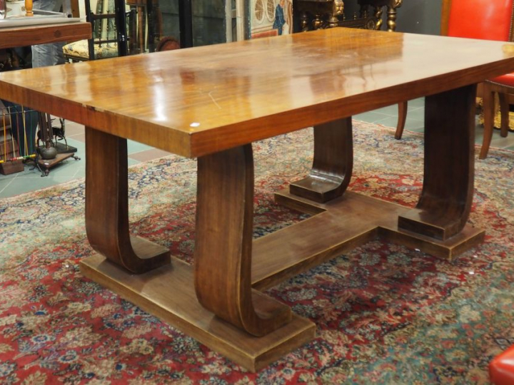 Table de salle à manger Art Déco en  acajou et placage d'acajou, piète