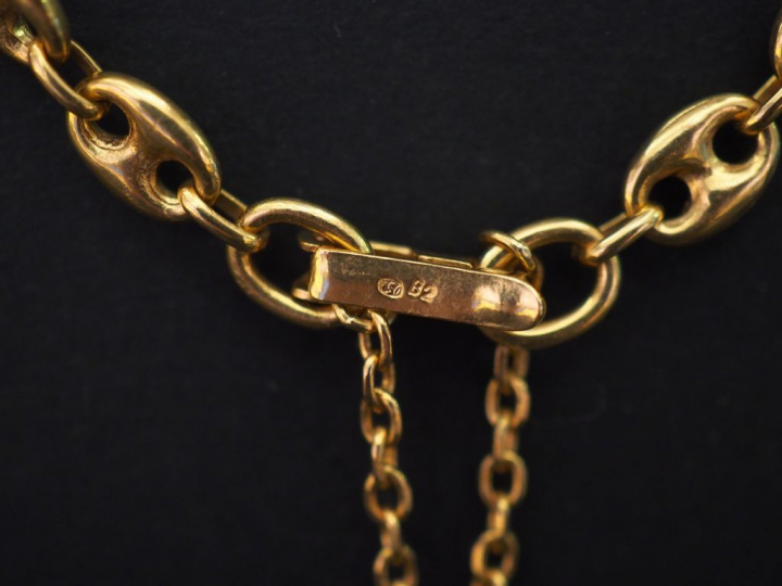 Collier en or jaune, maille grain de café. Chainette de sécurité. Poid