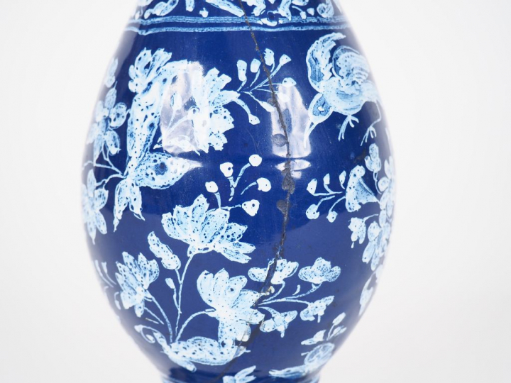3 vases fin XVIIIème début XIXème en faïence de Nevers décor "persan".