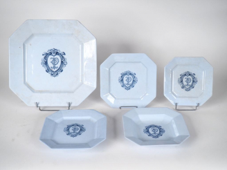 Vente aux enchères Partie de service de table Napoléon III en terre de fer à décor en cam