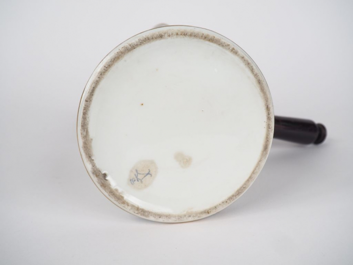 Chocolatière en porcelaine de style Louis XVI dans le goût de Sèvres à