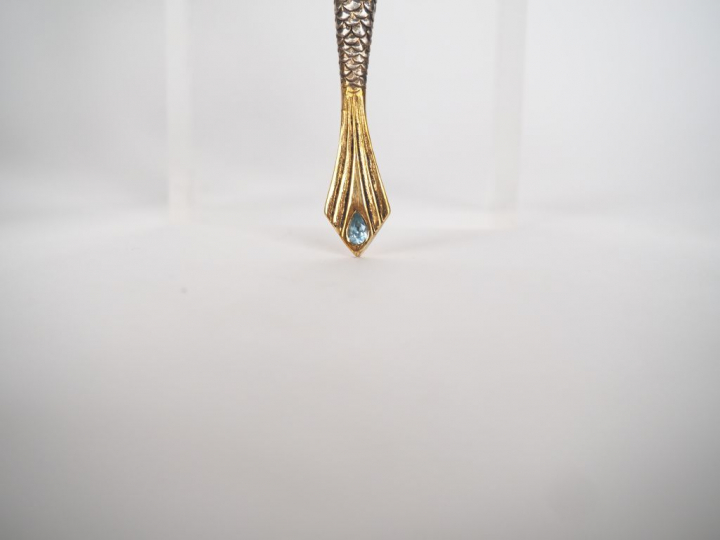 DUC de GUISES. Cuillère "Sirène" en argent ornée d'une Topaze. Dim. 11