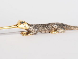 Vente aux enchères DUC de GUISES. Couteau "Gavial". Couteau en argent et vermeil les yeux