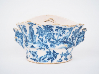 Vente aux enchères Porte-bouquet XVIIIème en faïence du midi à décor en camaïeu bleu de m