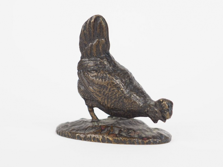 Sujet XIXème en bronze à patine brune "poule picorant". Dim. 5 x 5 x 2
