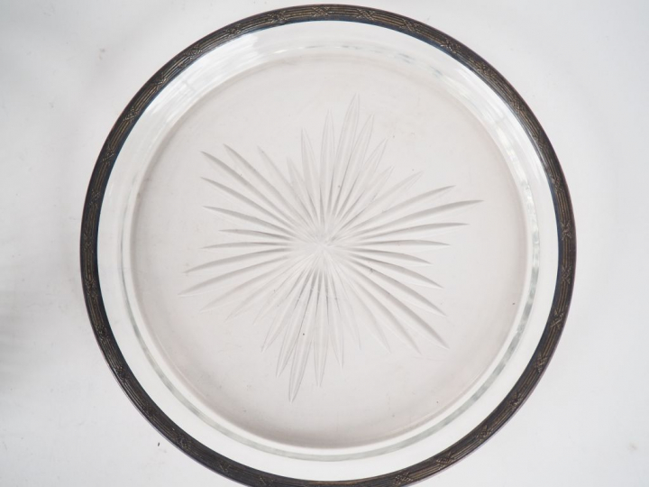 Plat et compotier en cristal taillé, monture en argent de style Louis 