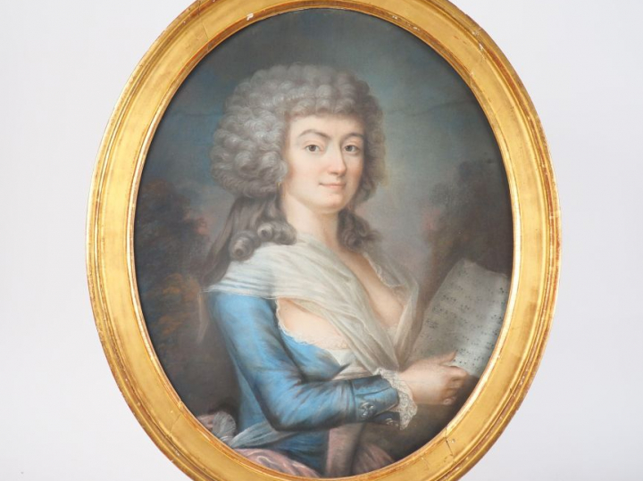 Ecole française fin XVIIIème. "Portrait en médaillon de musicienne". P