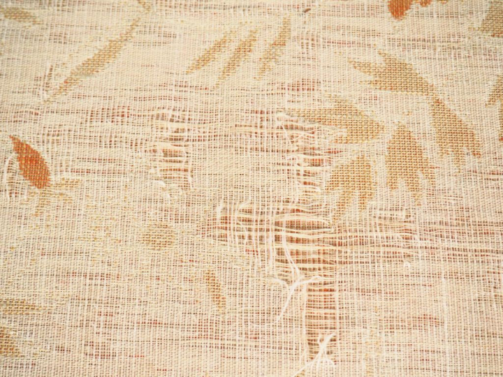 Lit de repos Louis XV en bois naturel mouluré garniture de tissu à déc