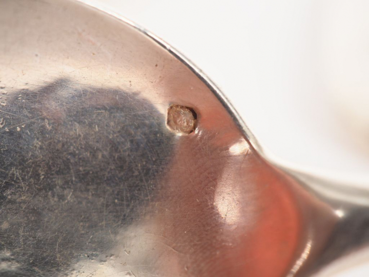 Suite de six cuillères à entremets en argent, poinçon Minerve, modèle 