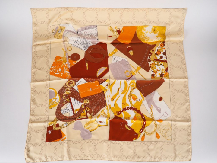 Christian DIOR. Lot de deux foulards en soie, signés.