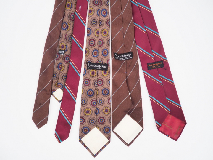 Yves SAINT LAURENT Lot de trois cravates en soie.