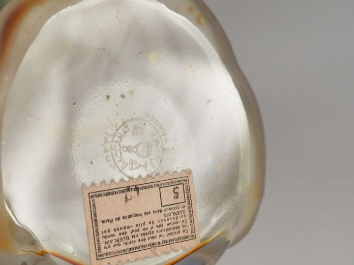 GUERLAIN. "Ode". Flacon en cristal de Baccarat dans son coffret en soi