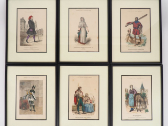 Vente aux enchères Série de 12 gravures en couleurs "Costumes de Paris à travers les sièc