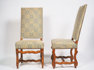 Vente aux enchères 6 chaises de style Louis XIII, garniture de tissu moderne, à décor de 