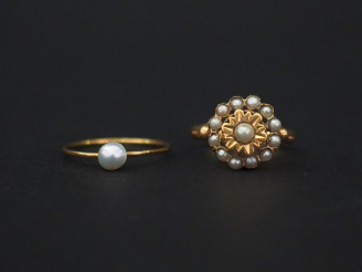 Vente aux enchères Ensemble comprenant :  - 	une bague  marguerite Napoléon III en or jau