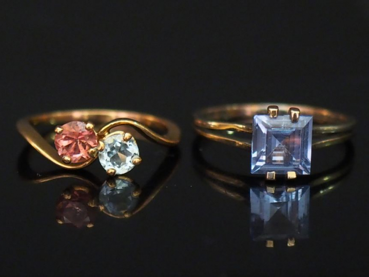 Ensemble comprenant :  - une bague dite "Toi   Moi" en or jaune, serti