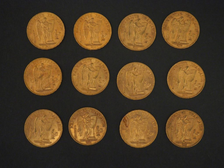 Douze pièces de 20 Francs or, 1897-A (x8) et 1898-A (x4). FRAIS ACHETE