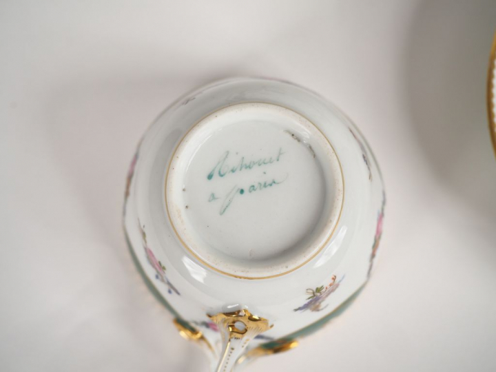 Théière, sucrier, tasse et tous tasse , paire de plats à gâteaux Napol