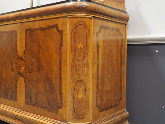 Superbe enfilade 1940 en marqueterie, à décor de rinceaux et de fleurs