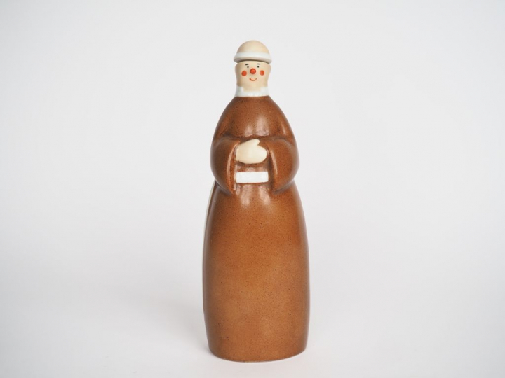 ROBJ.  Bouteille à liqueur en porcelaine polychrome "Jeune moine". Sig