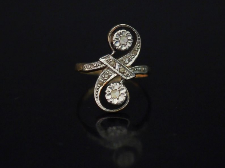 	Bague dite « Toi   Moi » en or jaune, sertie de petits éclats de diam
