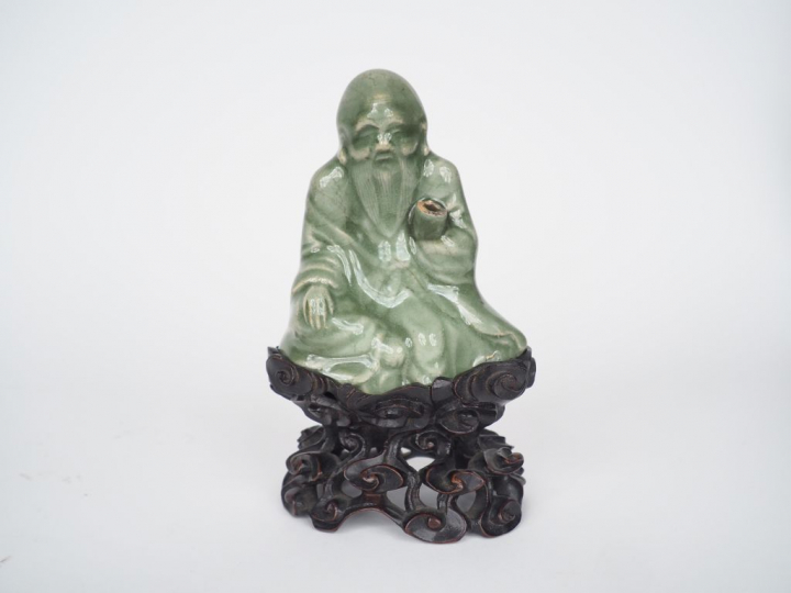 Chine, période Ming Sculpture en grès émaillé céladon, représentant un