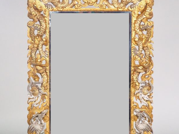 Important miroir, encadrement en bois sculpté en feuille d'argent et d
